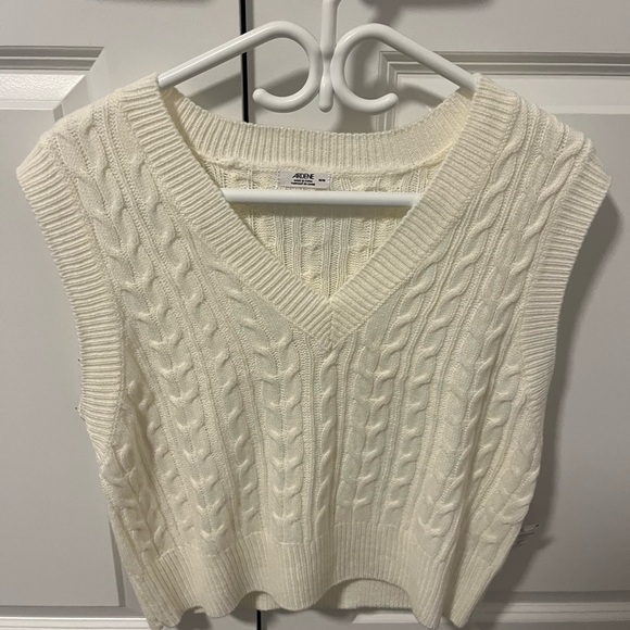 Cozy Cable Knit Sweater Vest - Ivory - Picture 1 of 3